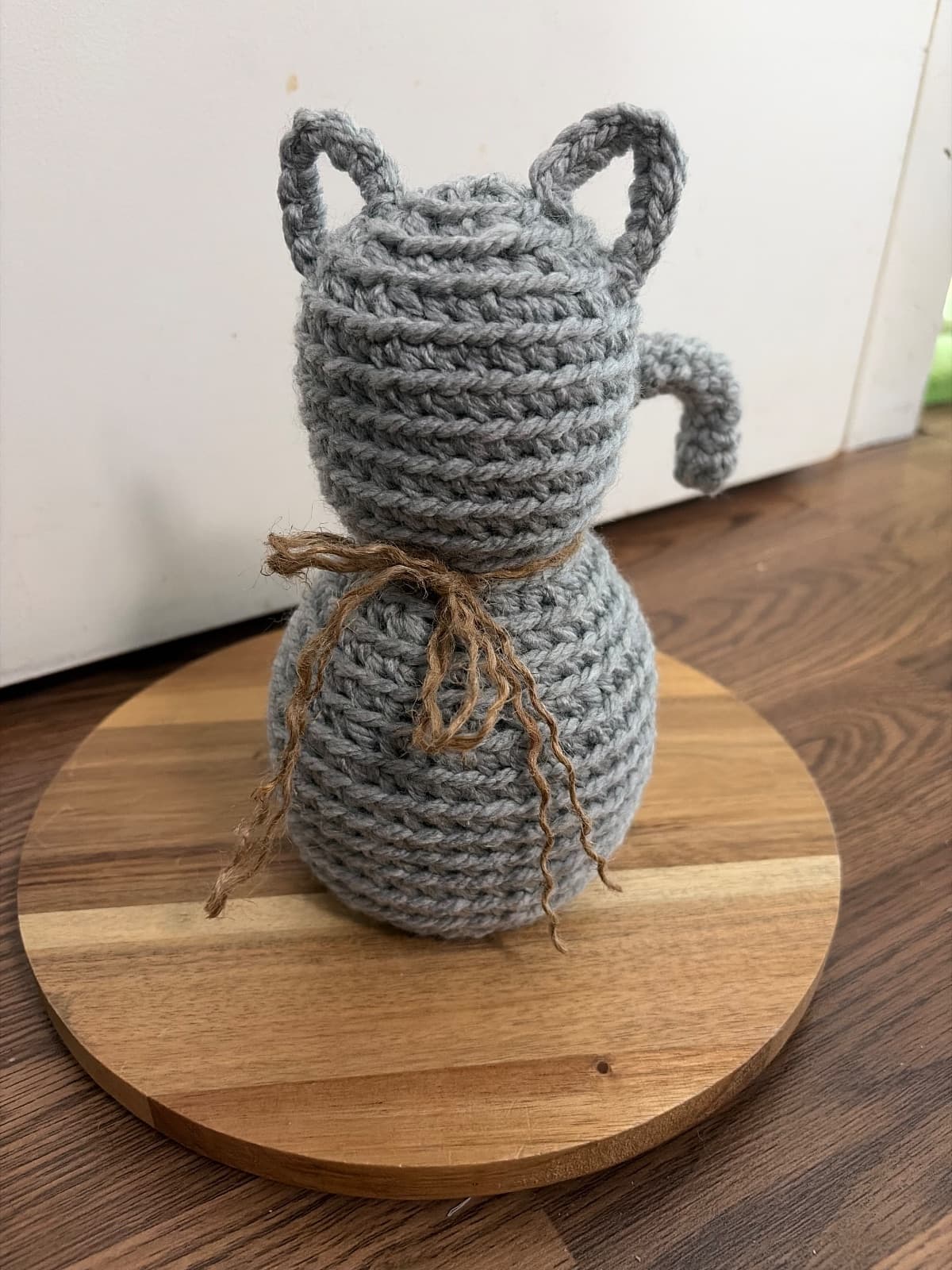 Rustic farmhouse cat - thumbnail 2