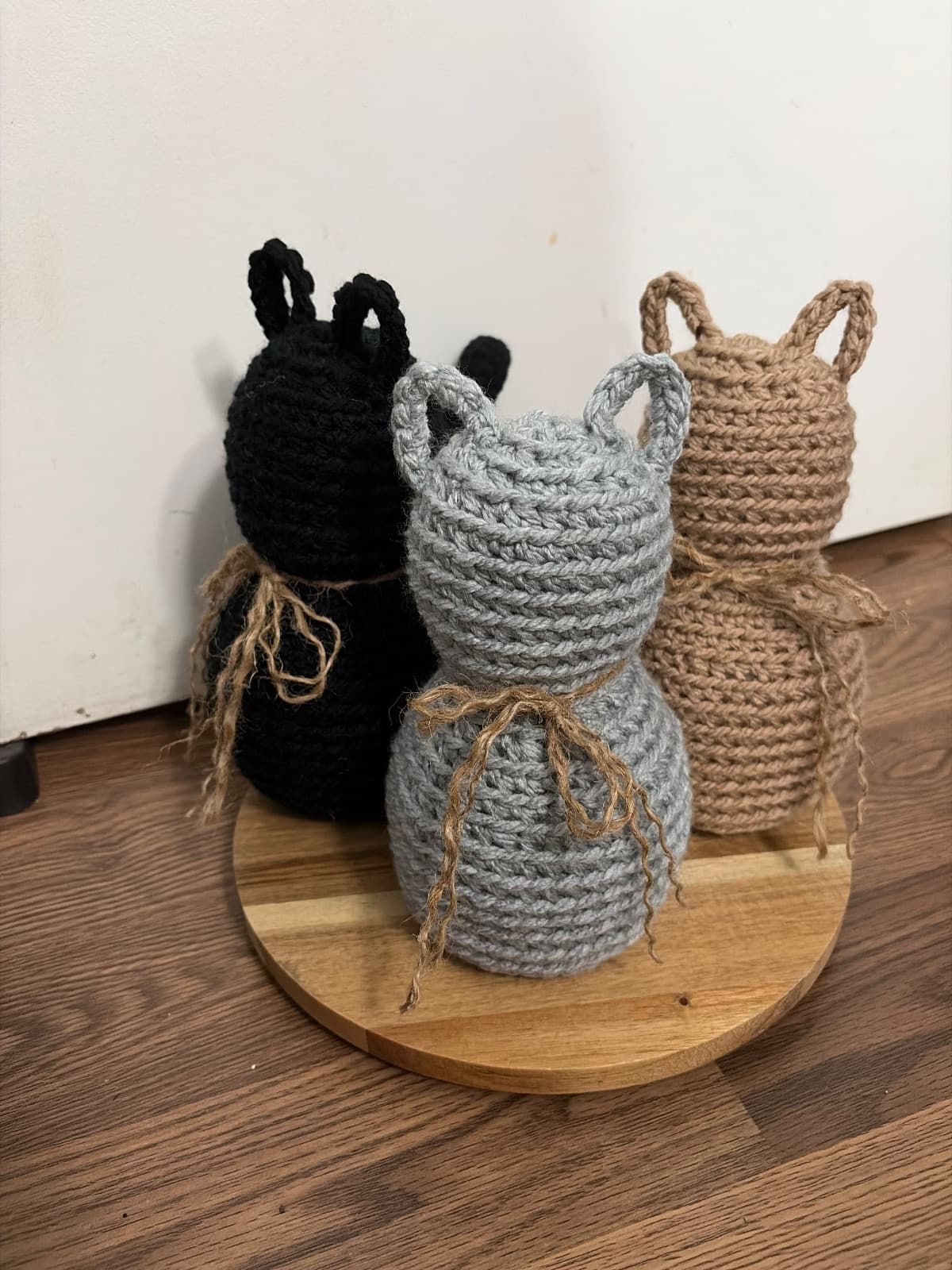 Rustic farmhouse cat - thumbnail 3